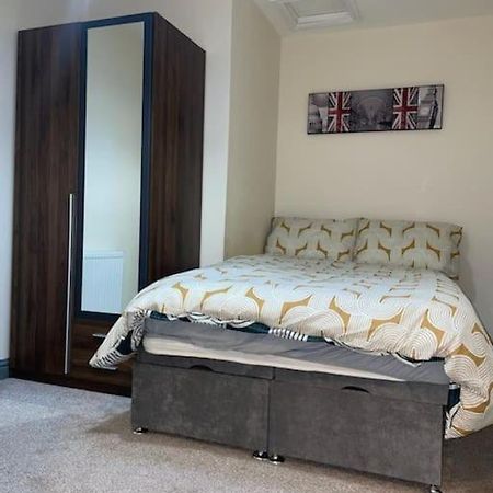 Modern 2 Bedroom Apartment In Derby City Centre Exterior foto